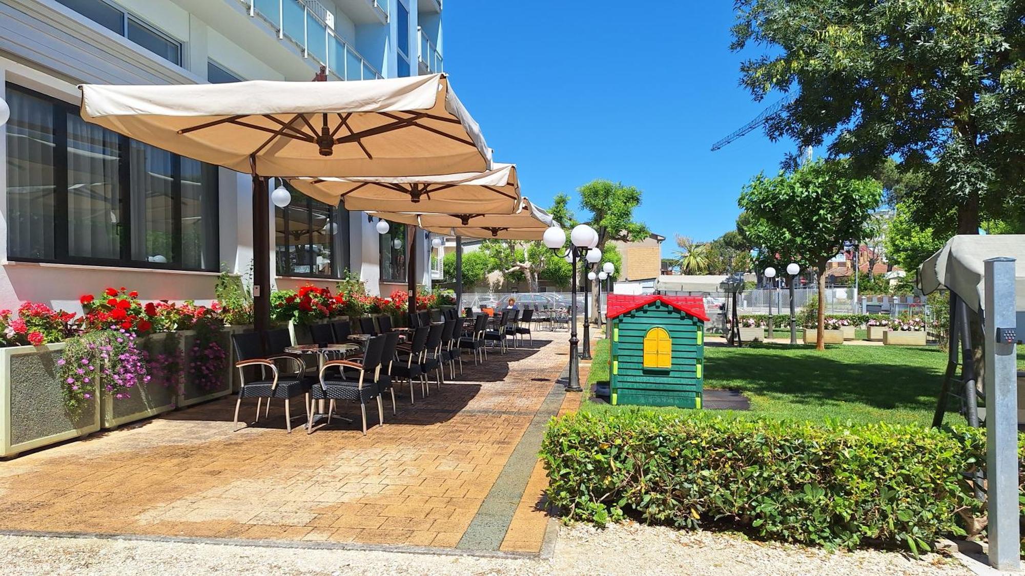 Hotel Massimo Cervia Exterior foto